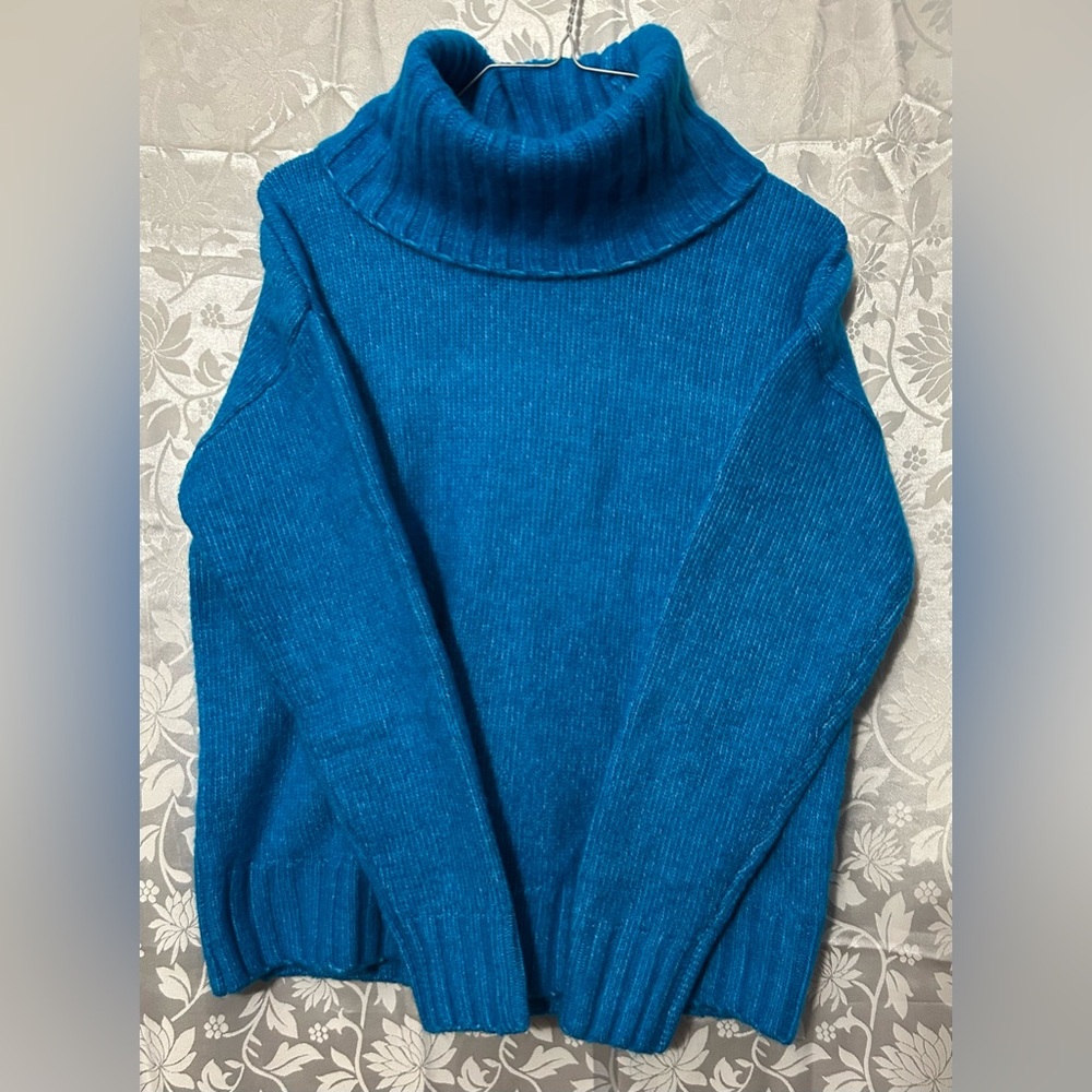 LOFT Blue Turtleneck Sweater Women’s Size Small Cozy Knit Pullover.